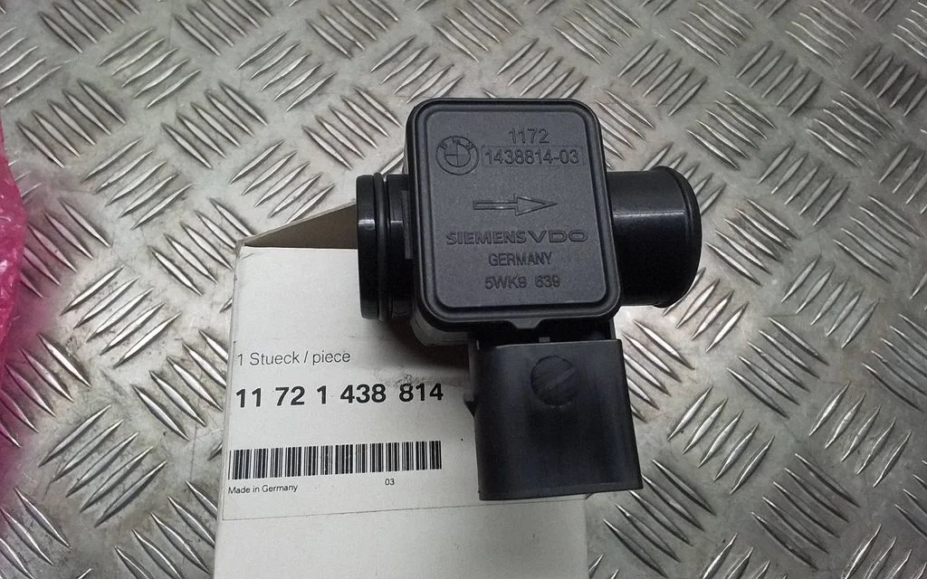 Mass air flow meter 143881403