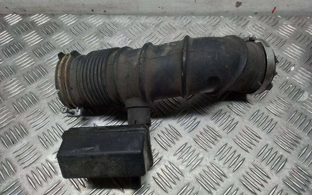Air intake hose/pipe – Toyota RAV 4 (XA50) (2018-)
