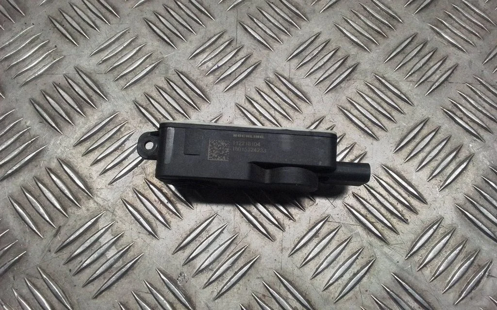 Siłownik klapek kolektora ssącego – Tesla Model X (2015-)