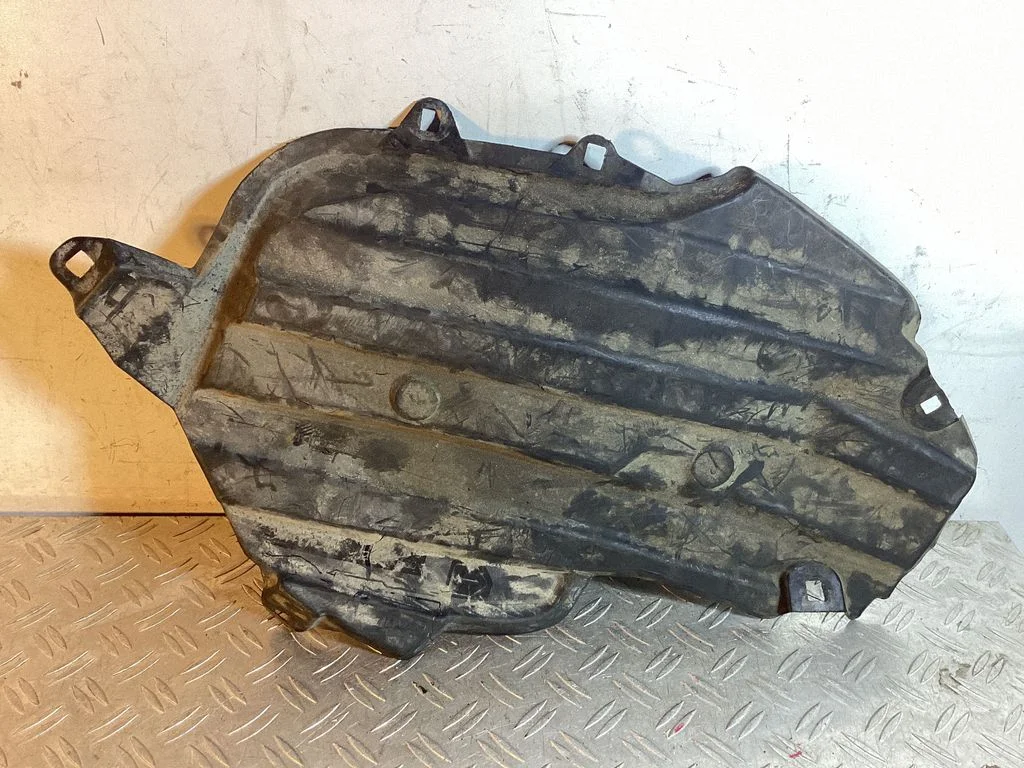 Fuel tank bottom protection – Toyota Land Cruiser (J150) (2009-)