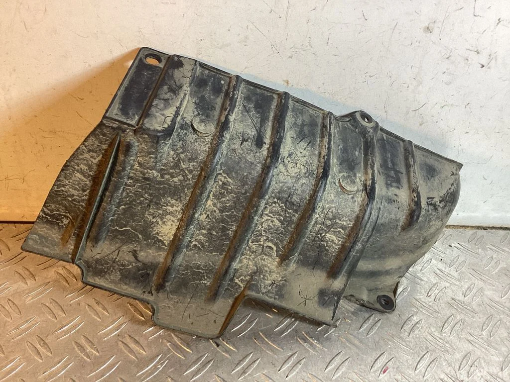 Fuel tank bottom protection – Lexus RX XU10 (1997-2003)