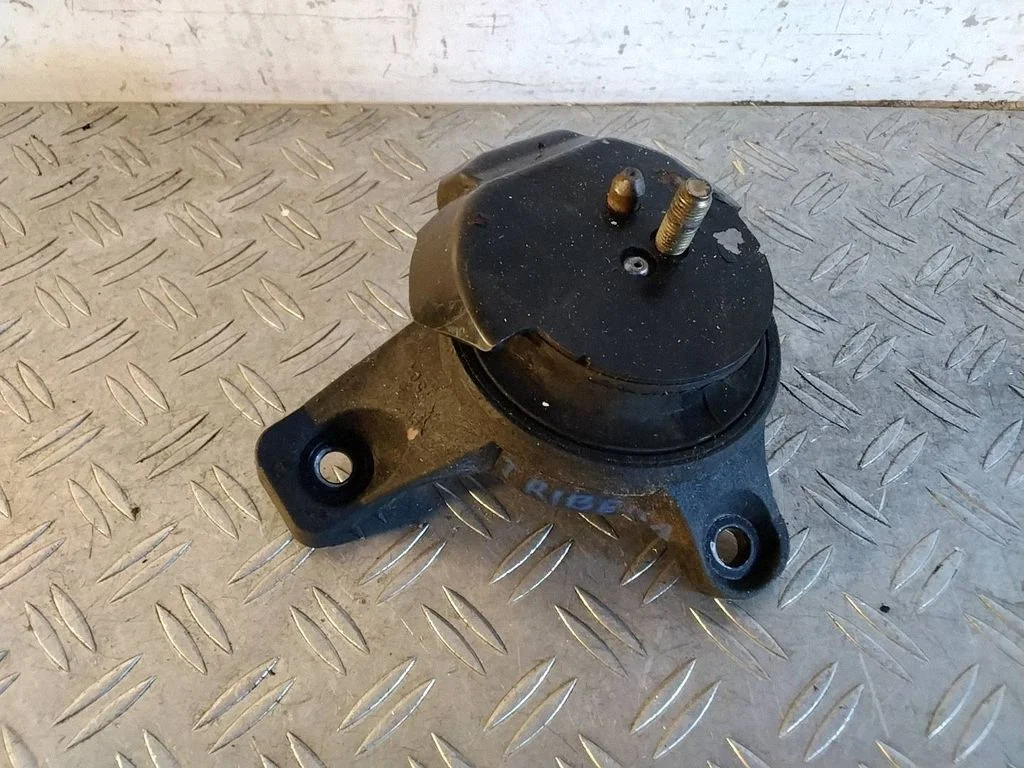 Engine mount bracket – left