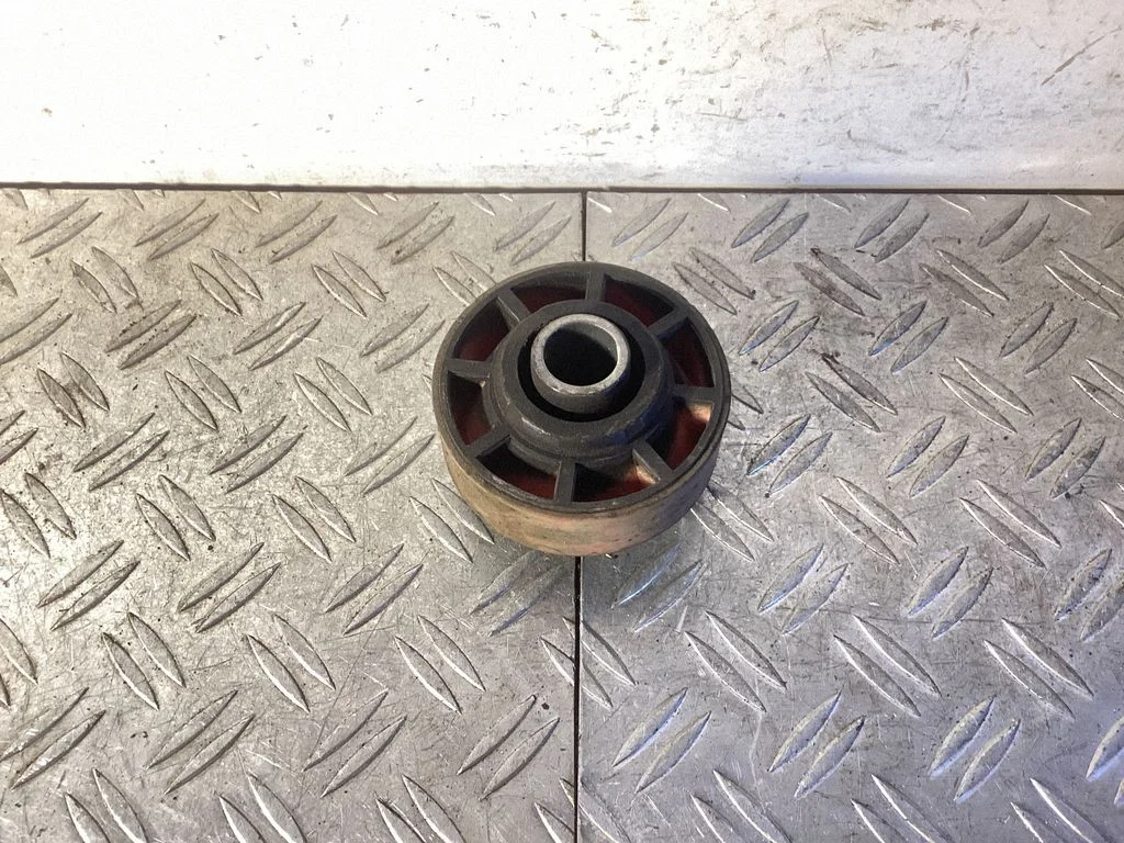 Engine mount bracket KVF500180