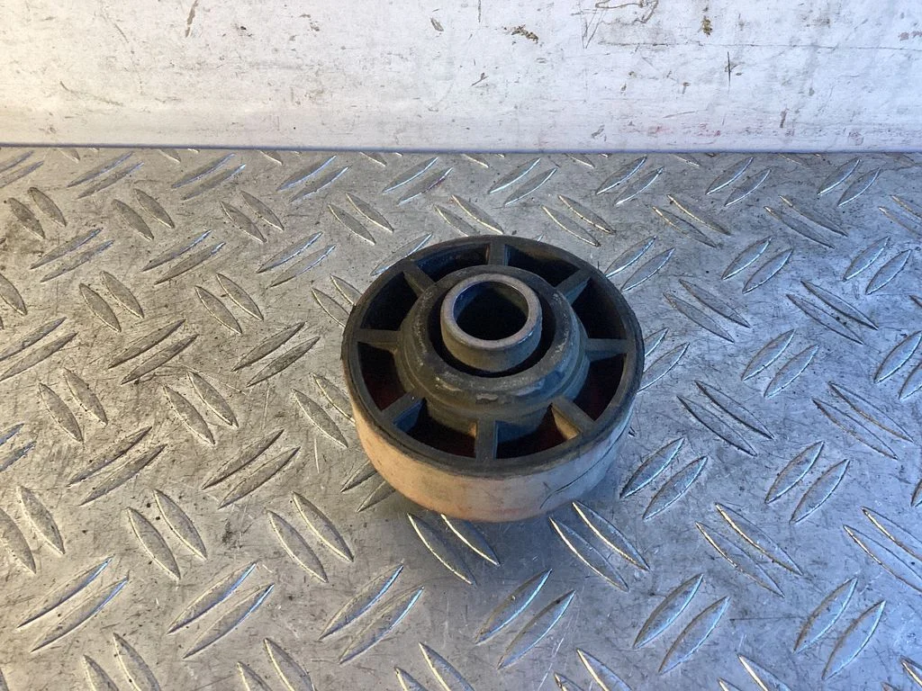 Engine mount bracket KVF500180