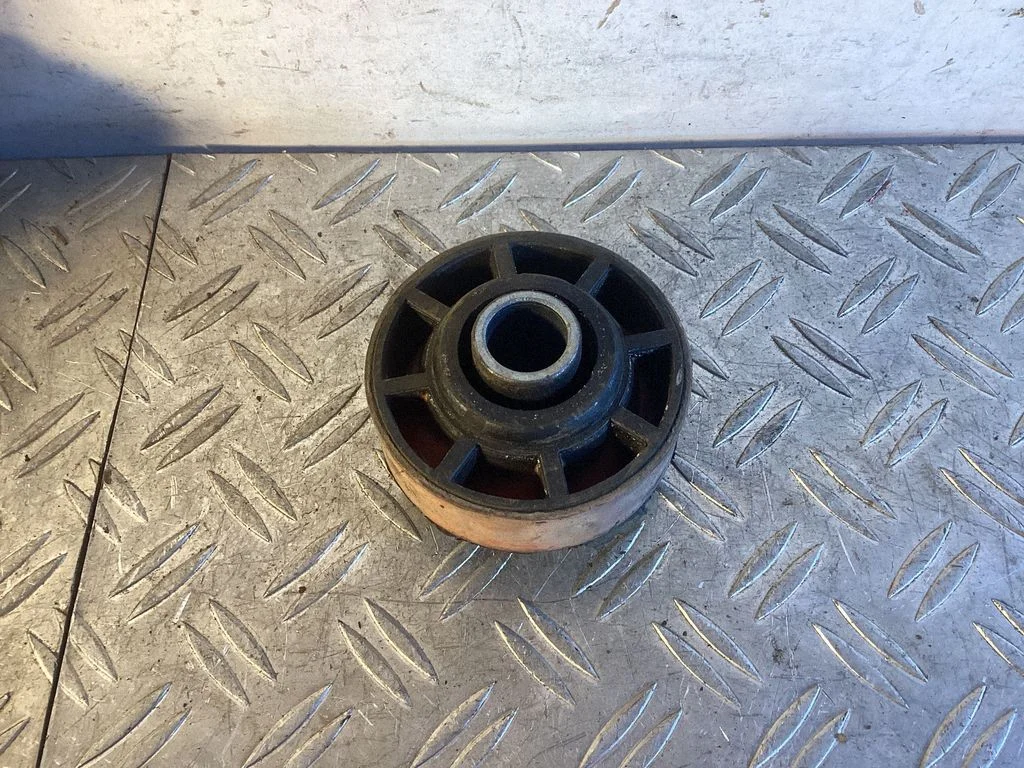 Engine mount bracket KVF500180