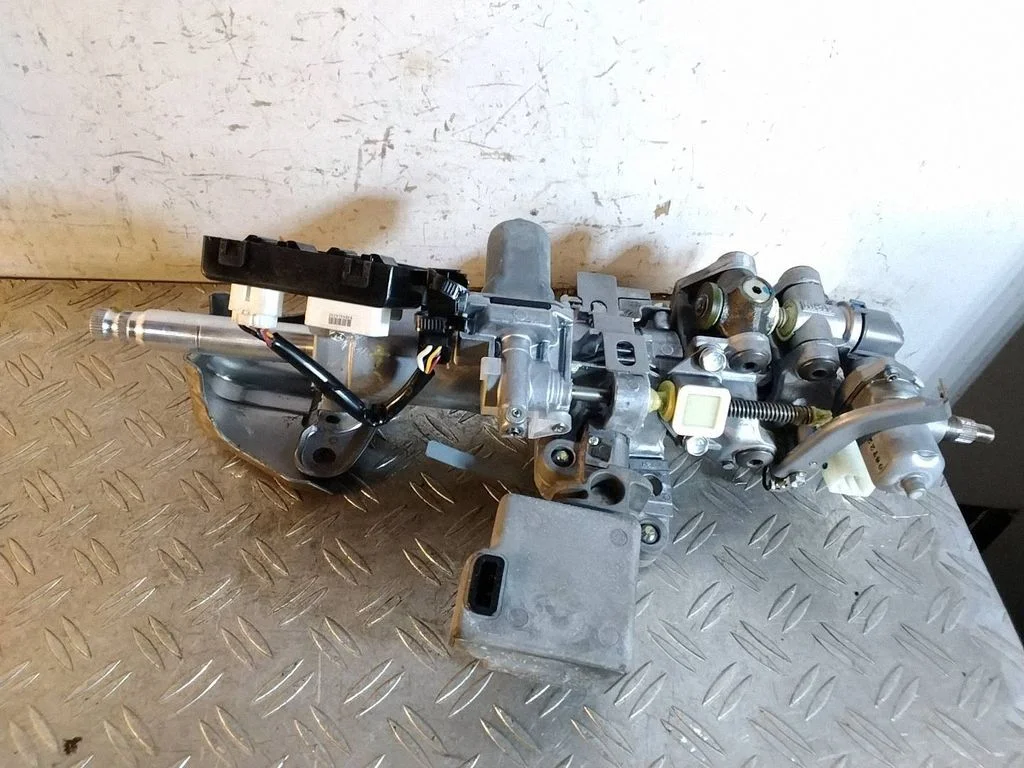Steering wheel axle – Toyota Land Cruiser (J100) (1998-2007)