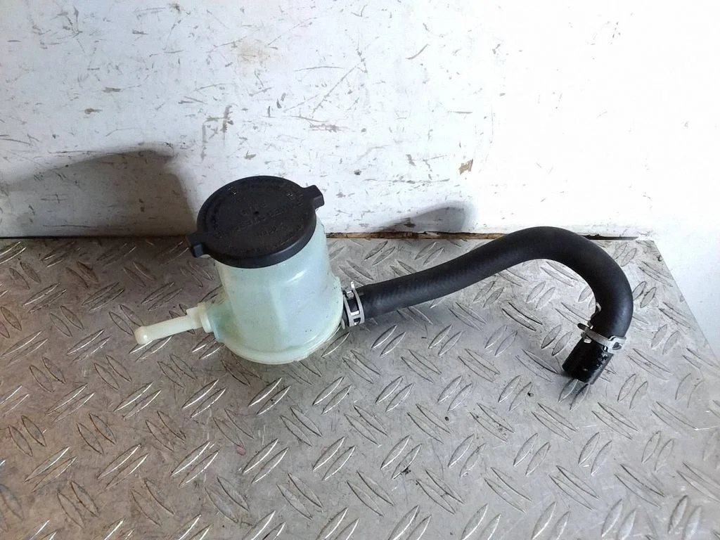 Roolivõimendi vedelikupaak