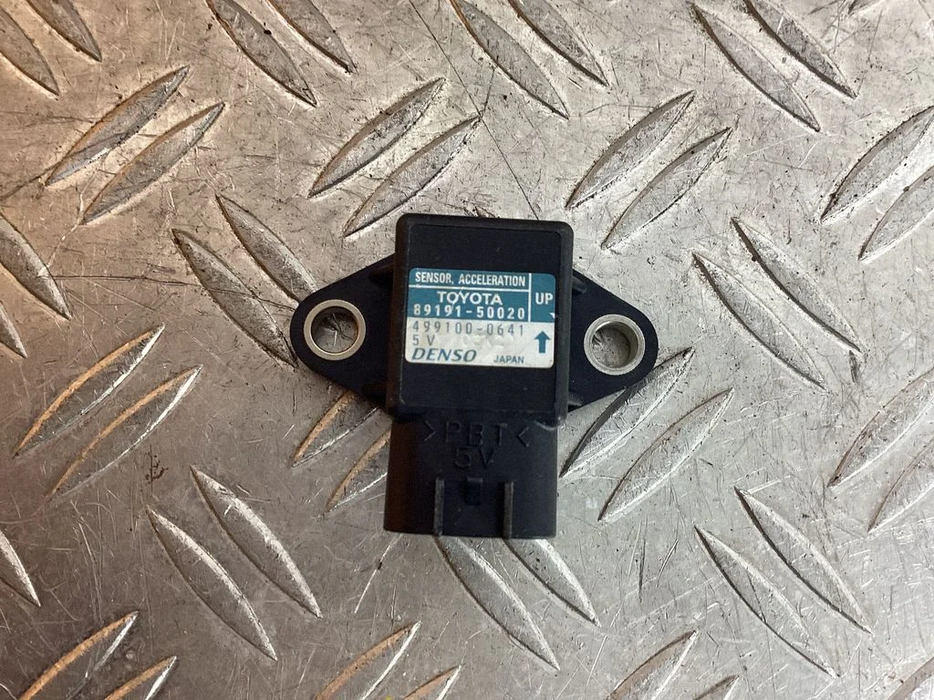 Acceleration sensor – Toyota Land Cruiser (J200) (2008-)