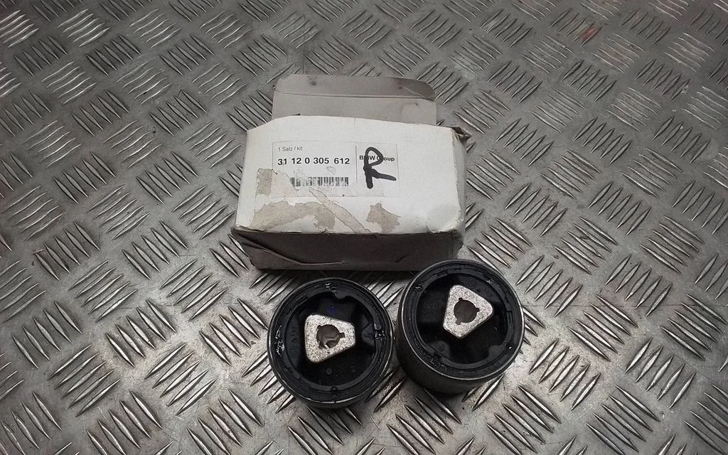 Eesmise õõtshoova puks (sailentblokk) – BMW 5-seeria E60 E61 (2004-2010)
