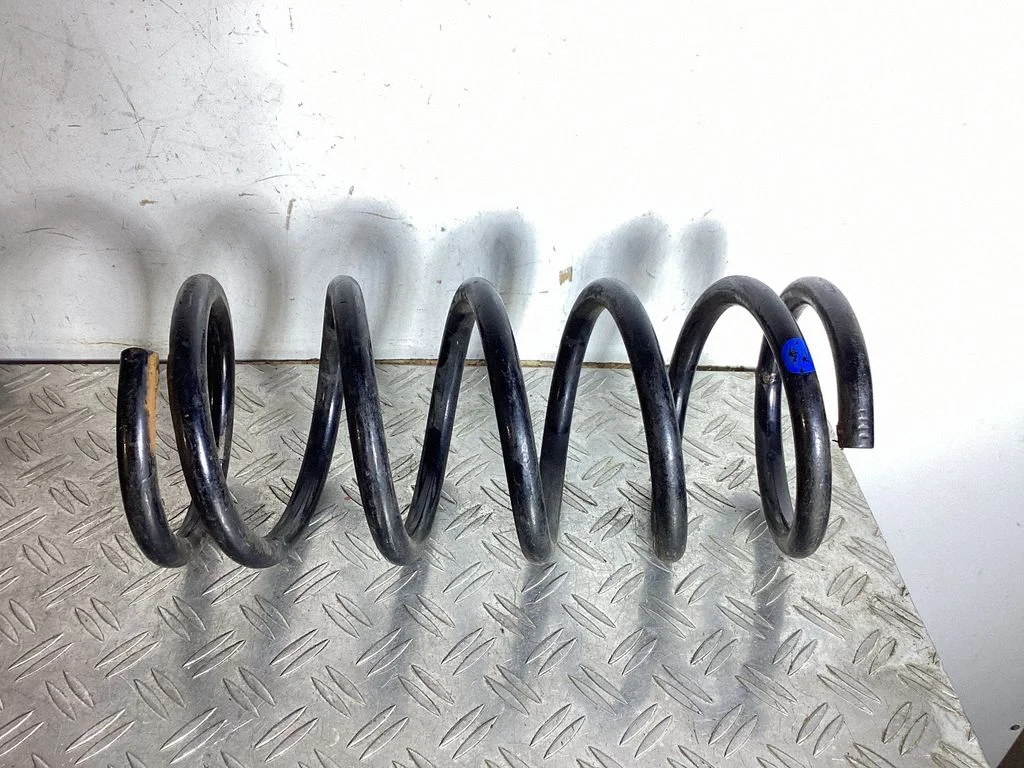 Front coil spring – Lexus GS 250 350 300H 450H (2013-)