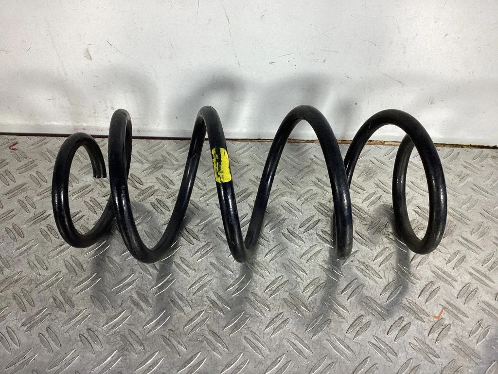 Front coil spring – Lexus RX 450H (2016-)