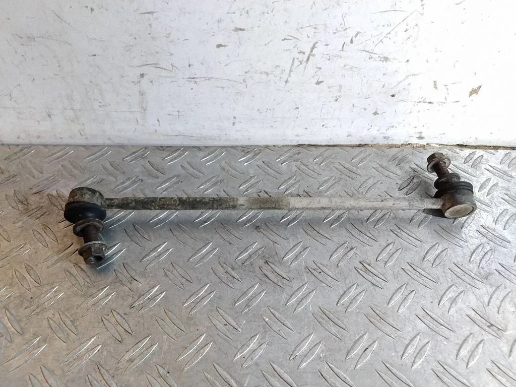Łącznik stabilizatora przedni – Toyota RAV 4 (XA40) (2012-2018)