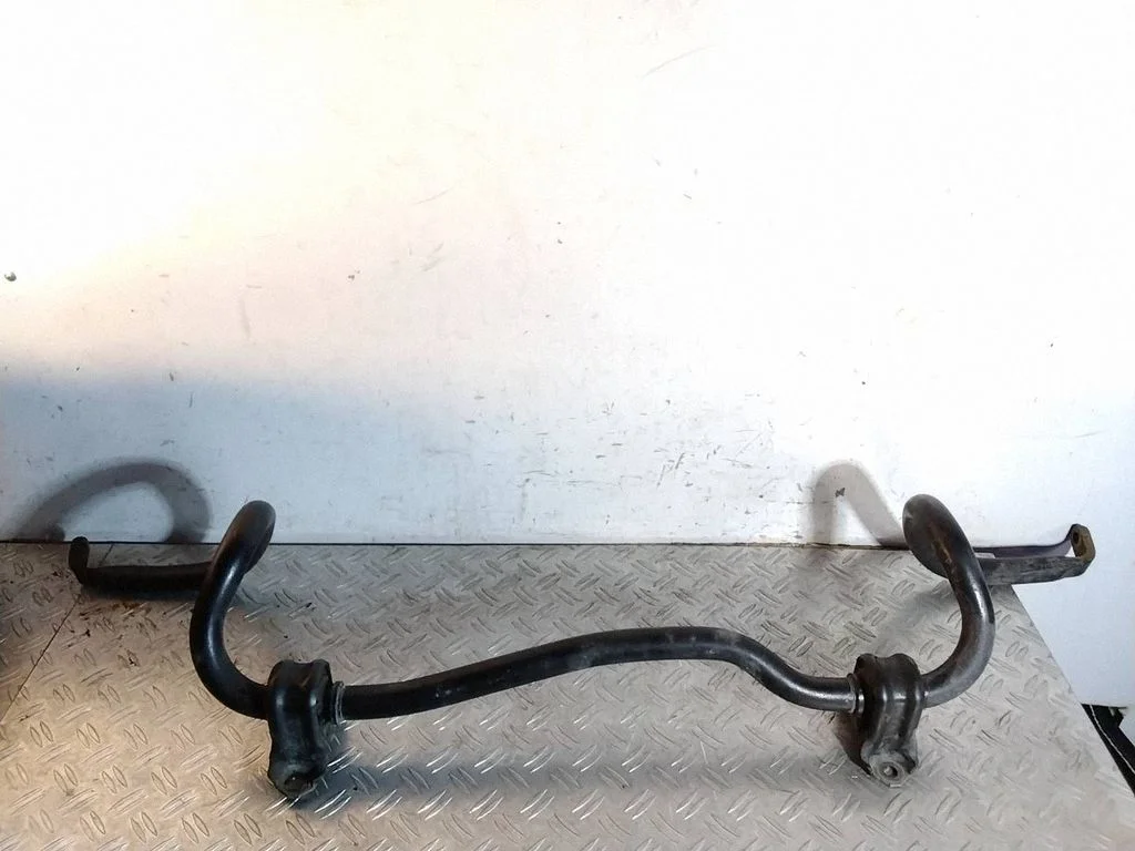 Eesmine stabilisaator (kaldevarras) – Lexus RX 450H (2016-)