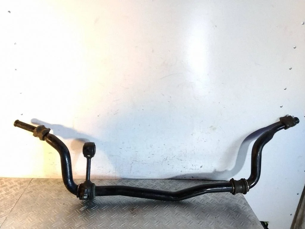 Eesmine stabilisaator (kaldevarras) – Toyota Land Cruiser (J150) (2009-)