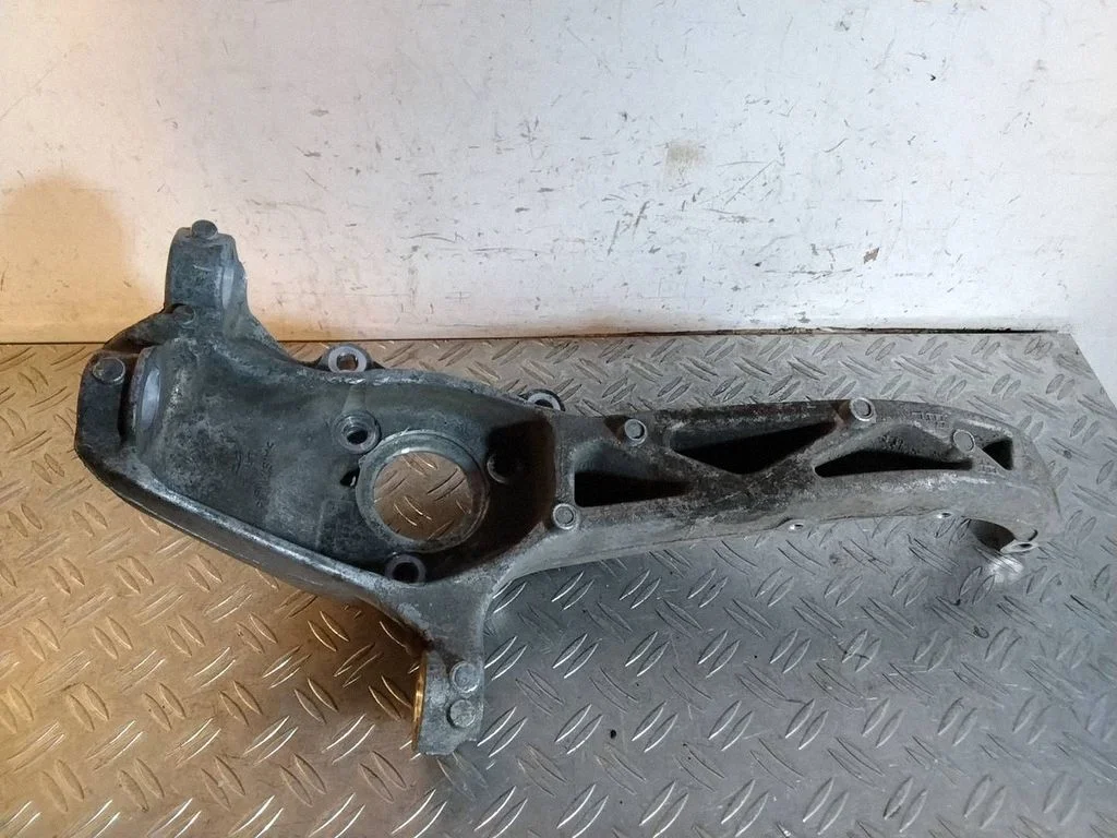 Front wheel hub – Tesla Model Y (2020-)