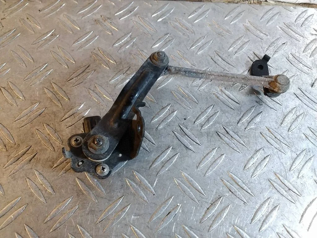 Headlight/headlamp level sensor – Lexus RX 450H (2016-)