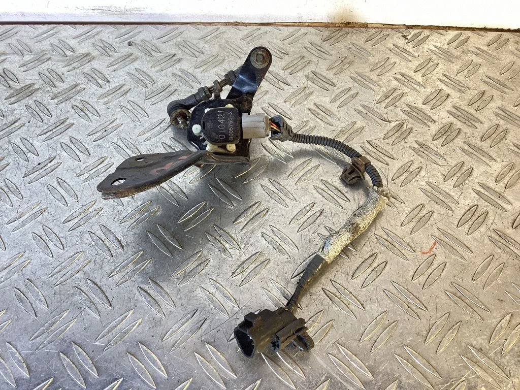 Headlight/headlamp level sensor – Toyota Land Cruiser (J150) (2009-)