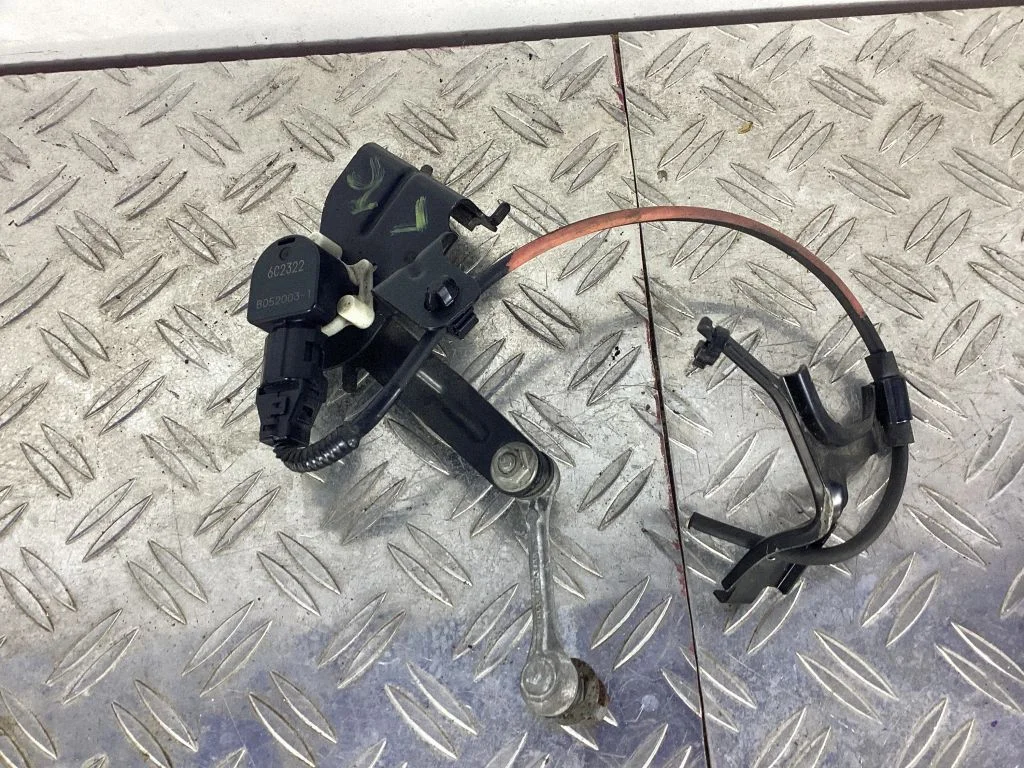 Headlight/headlamp level sensor – Lexus RC (2014-)