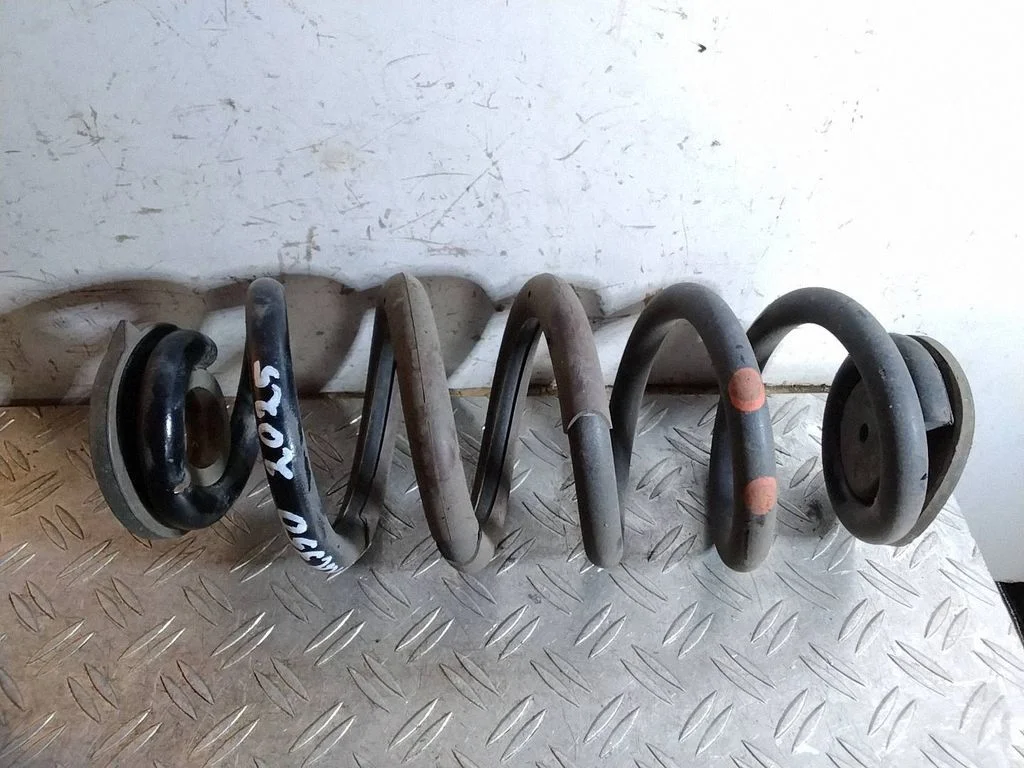 Rear coil spring – Lexus RX 450H (2016-)