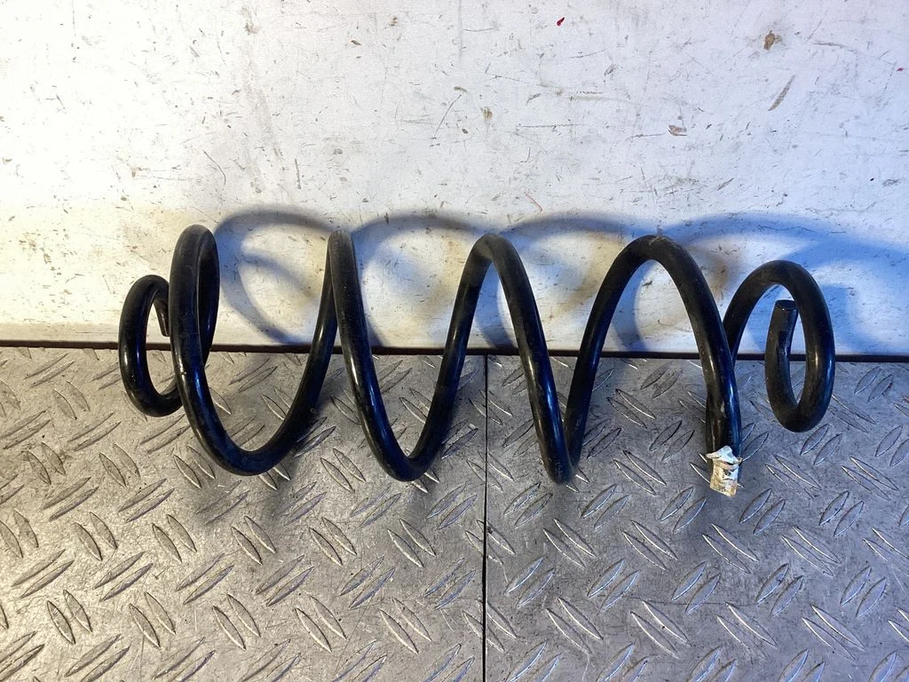 Rear coil spring – Porsche Macan (95B) (2019-)