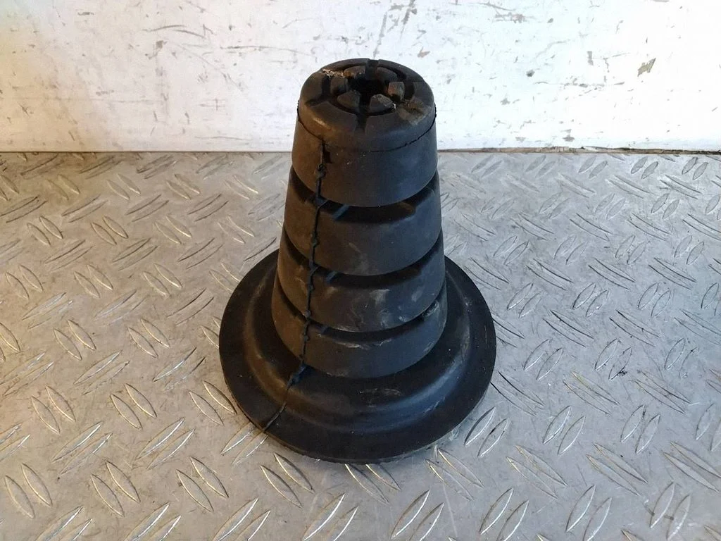 Rear coil spring rubber mount – Toyota Land Cruiser (J150) (2009-)