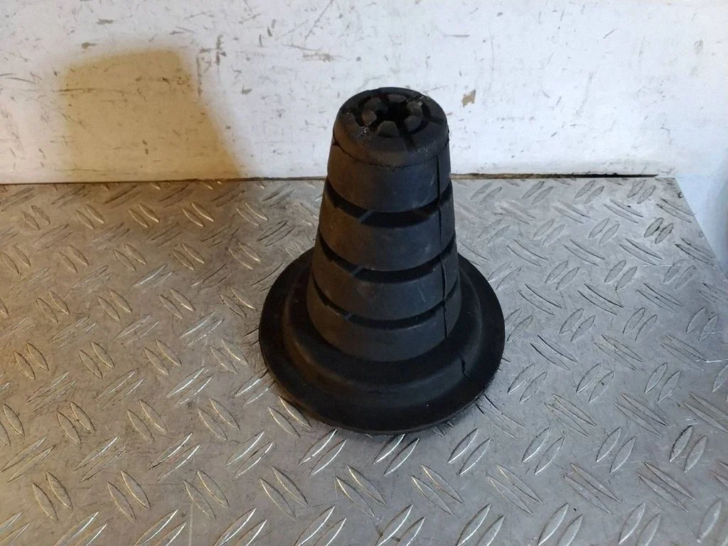 Rear coil spring rubber mount – Toyota Land Cruiser (J150) (2009-)