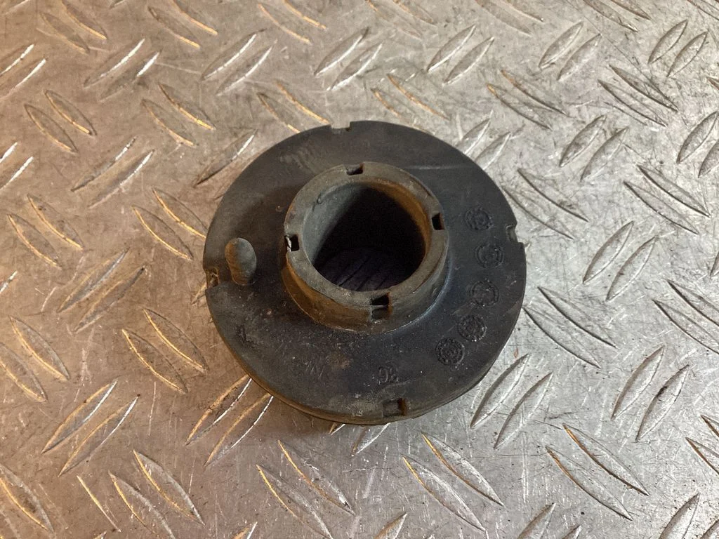 Rear coil spring rubber mount – Porsche Macan (95B) (2014-2018)