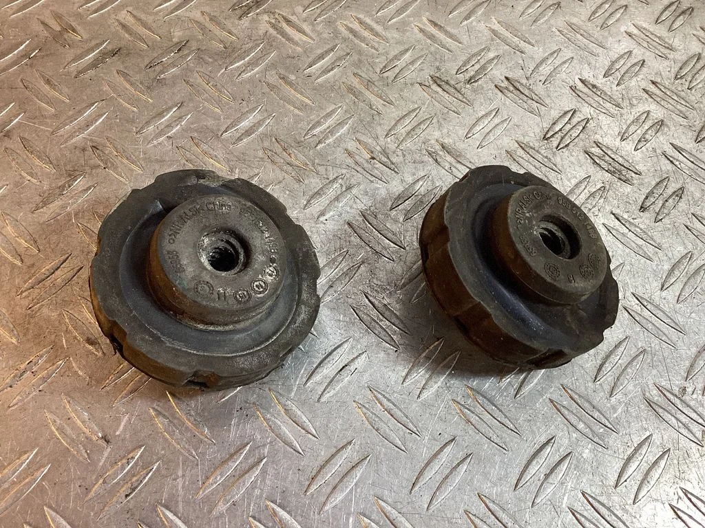 Rear coil spring rubber mount – Porsche Macan (95B) (2019-)