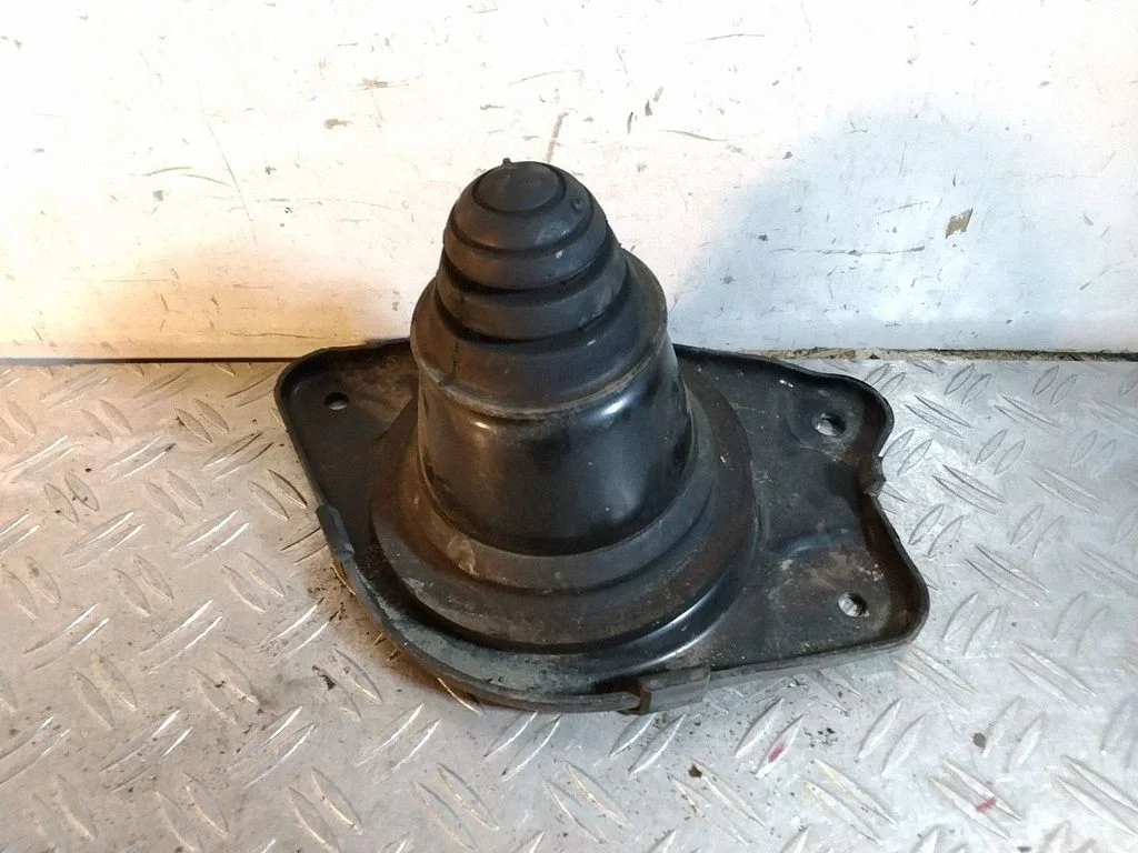 Rear coil spring rubber mount – Lexus RX 450H (2016-)