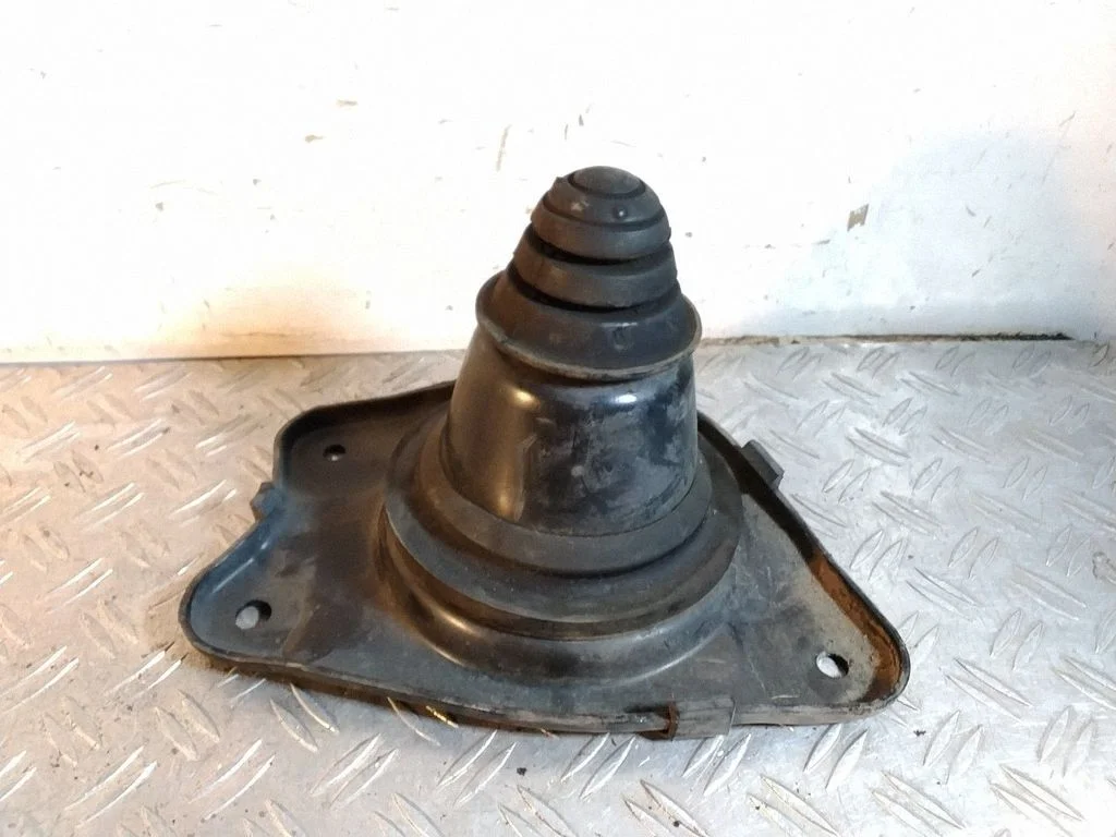 Rear coil spring rubber mount – Lexus RX 450H (2016-)