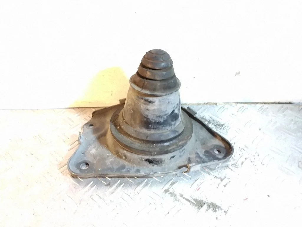 Rear coil spring rubber mount – Lexus RX 450H (2016-)