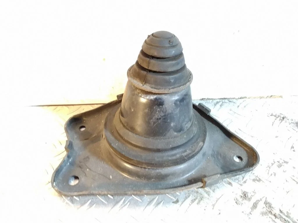 Rear coil spring rubber mount – Lexus RX 450H (2016-)