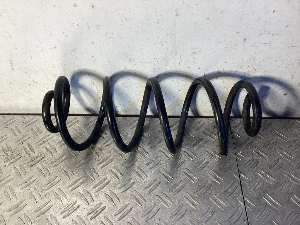 Rear coil spring – Porsche Macan (95B) (2019-)