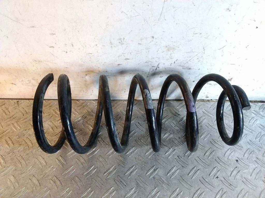 Rear coil spring – Toyota Land Cruiser (J150) (2009-)