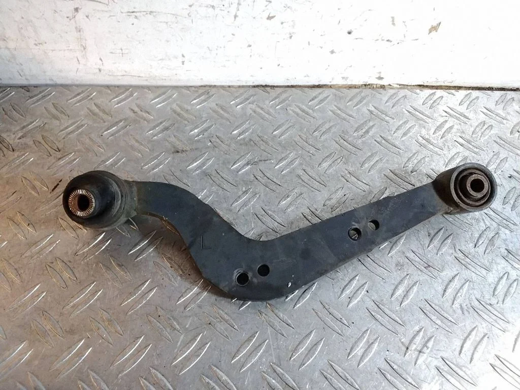 Rear control arm – rear left