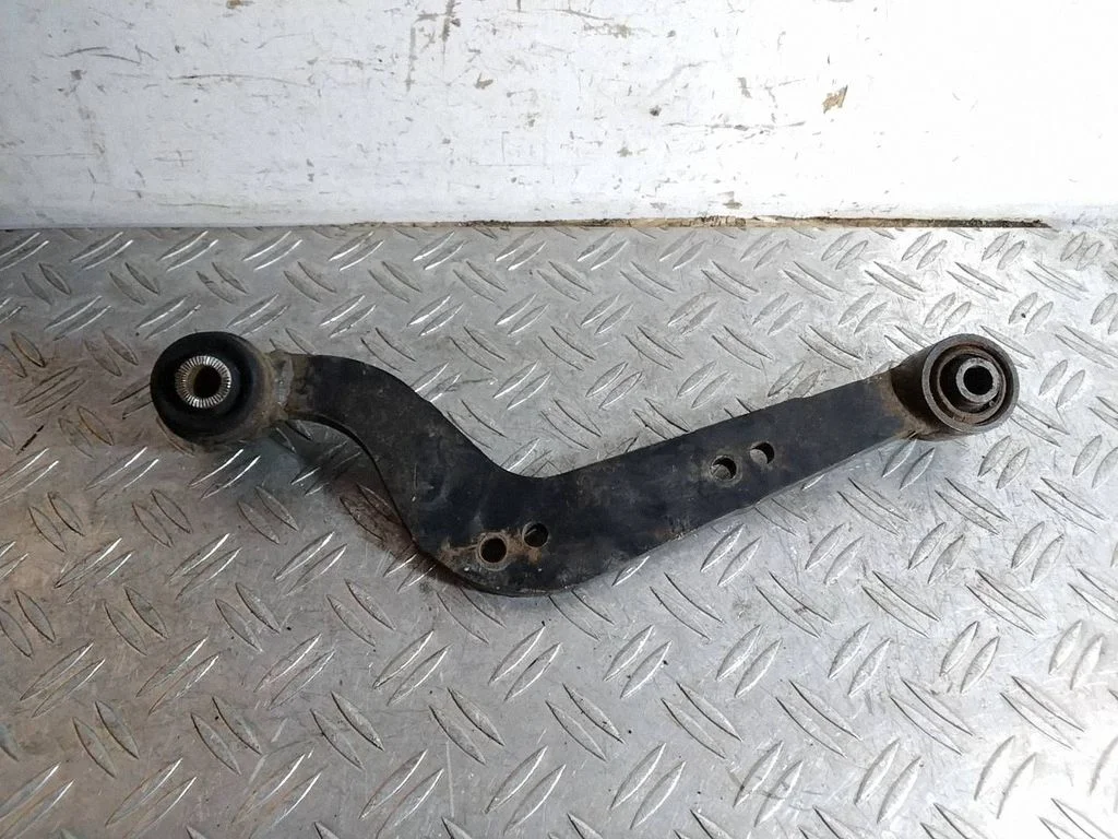 Rear control arm – rear left