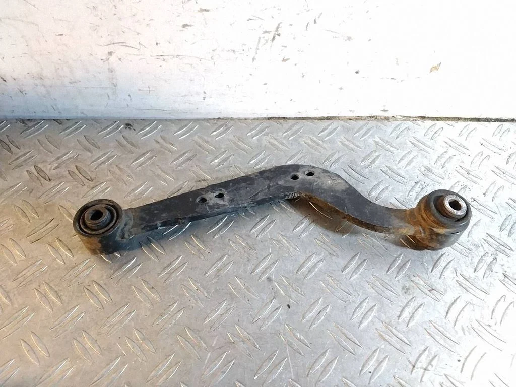 Rear control arm – rear left