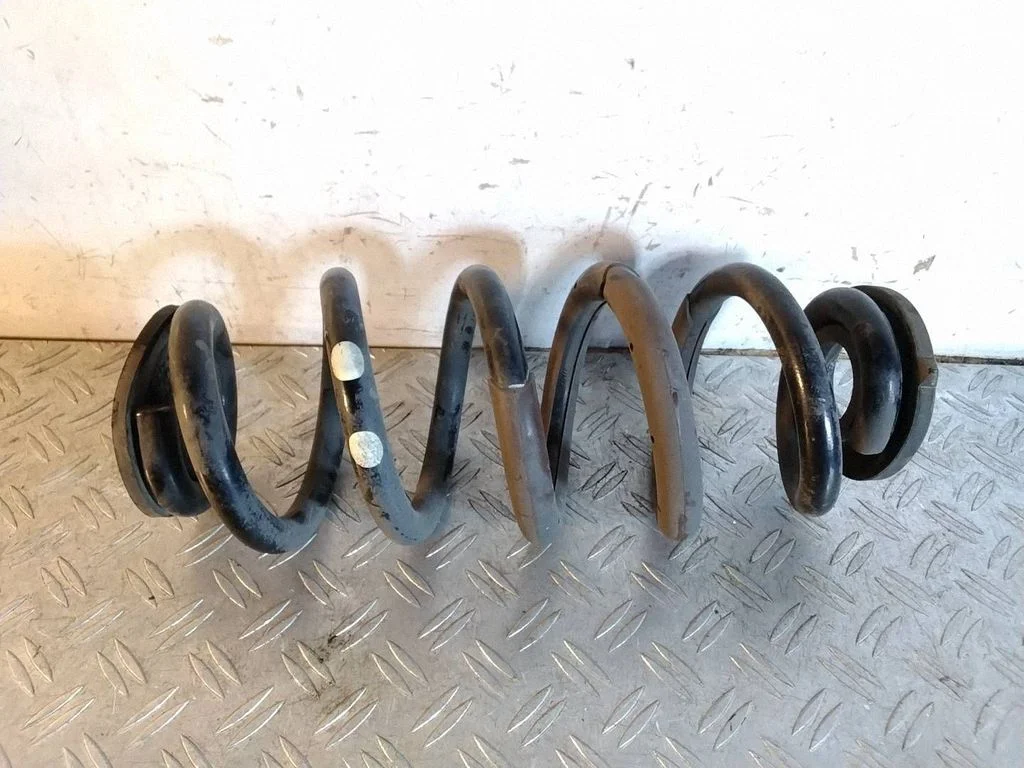 Rear coil spring – Lexus RX 450H (2016-)