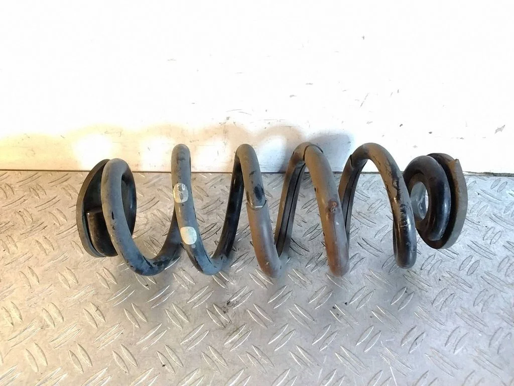 Rear coil spring – Lexus RX 450H (2016-)