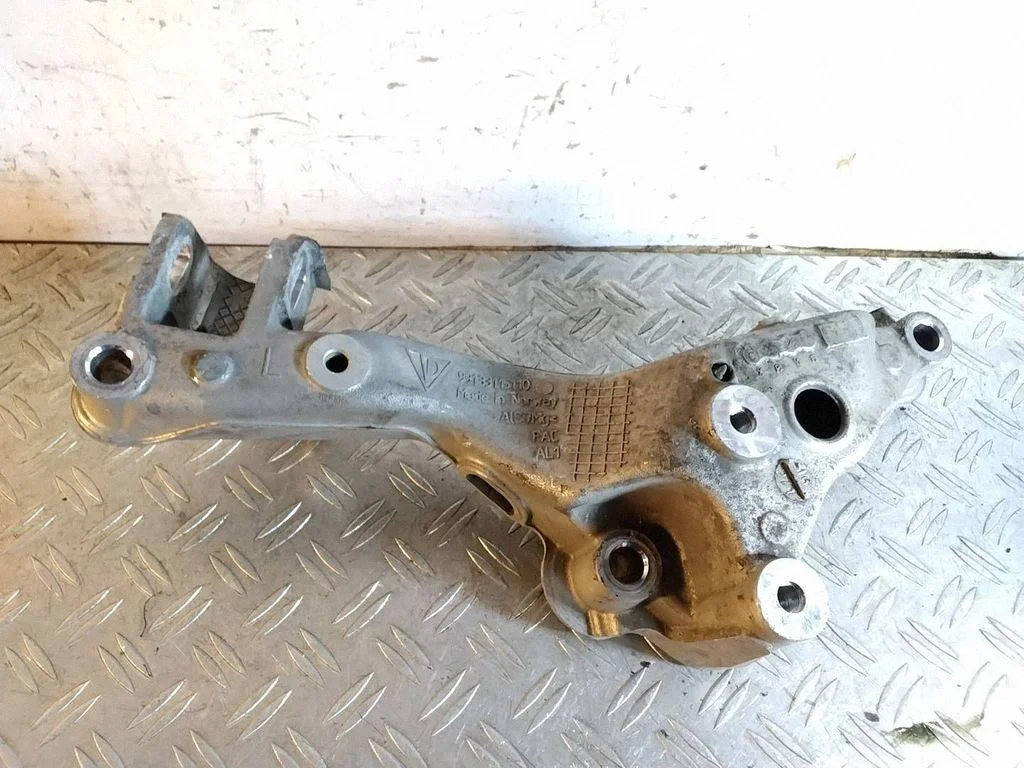 Tagumine ülemine õõtshoob – Porsche 911 991 (2011-2019)
