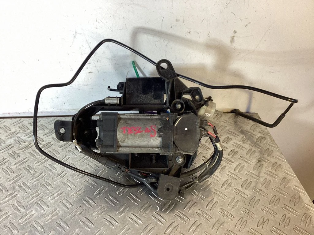 Õhkvedrustuse kompressor – Tesla Model S (2012-)