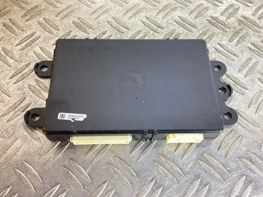 Air suspension control unit module (rear) 106098903B