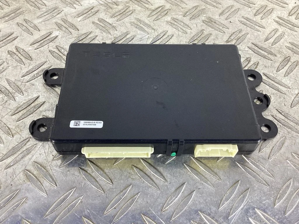 Air suspension control unit module (rear) 106098903B
