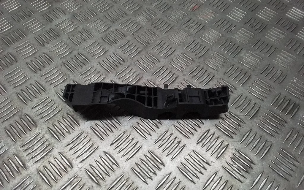 Front bumper mounting bracket 86552AT000