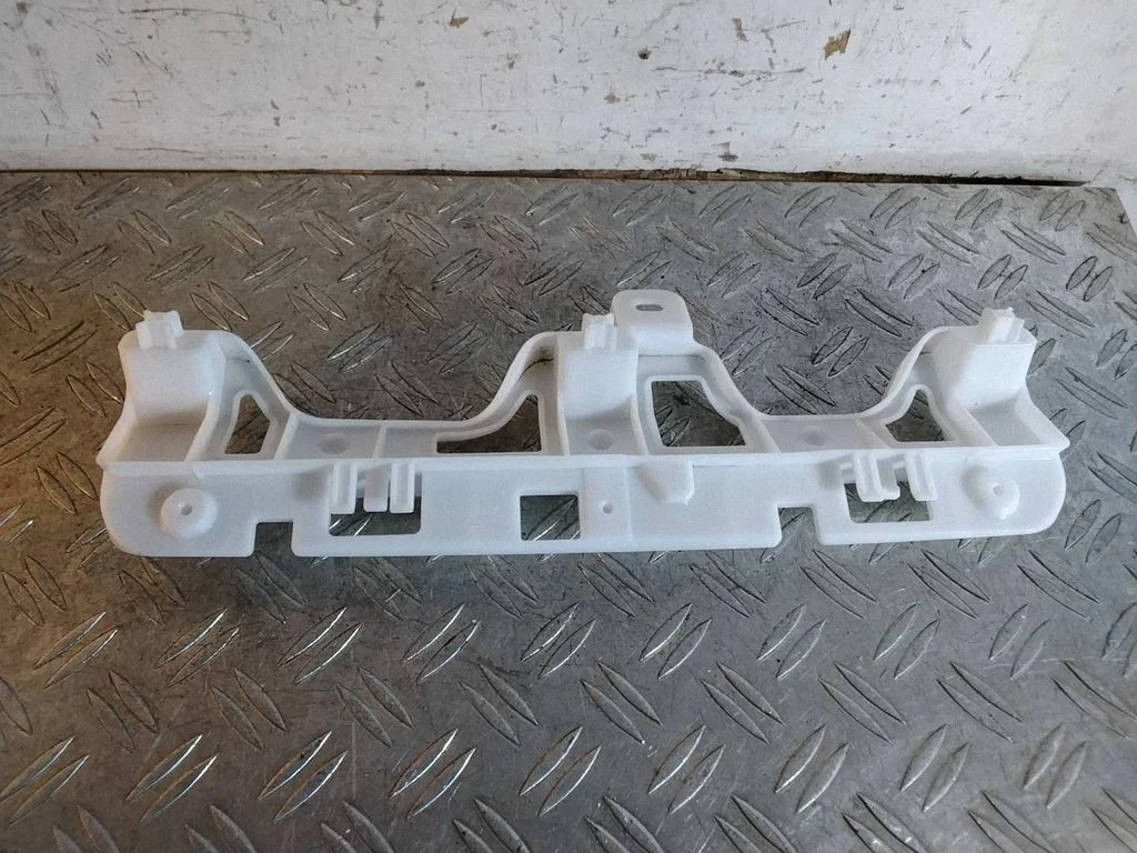 Front bumper mounting bracket 5253478010