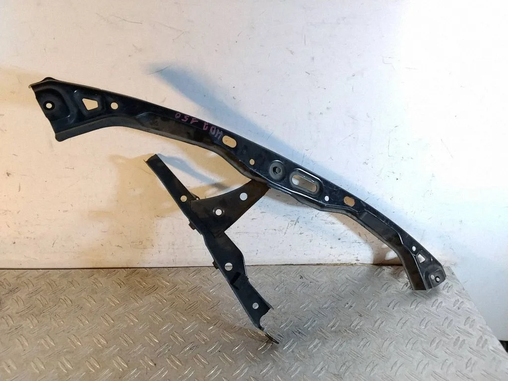 Front bumper mounting bracket