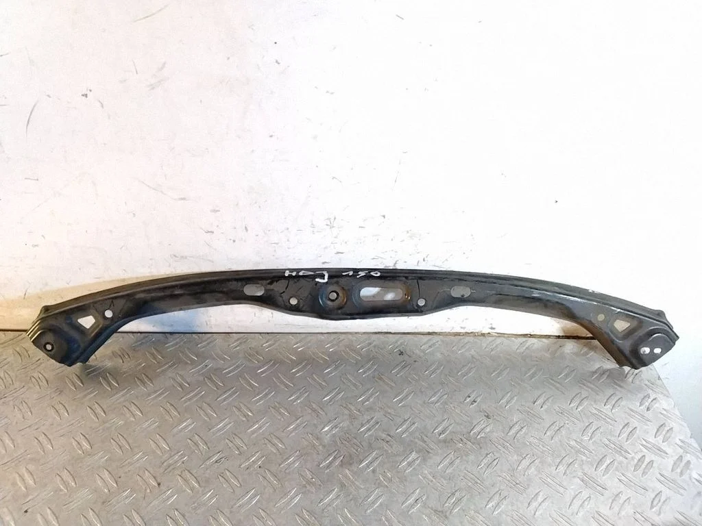 Front bumper mounting bracket