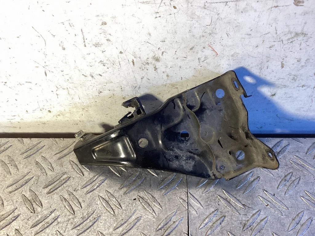 Front bumper mounting bracket 5210260260