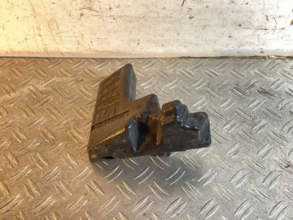 Absorber piankowy zderzaka przedniego 5261348020