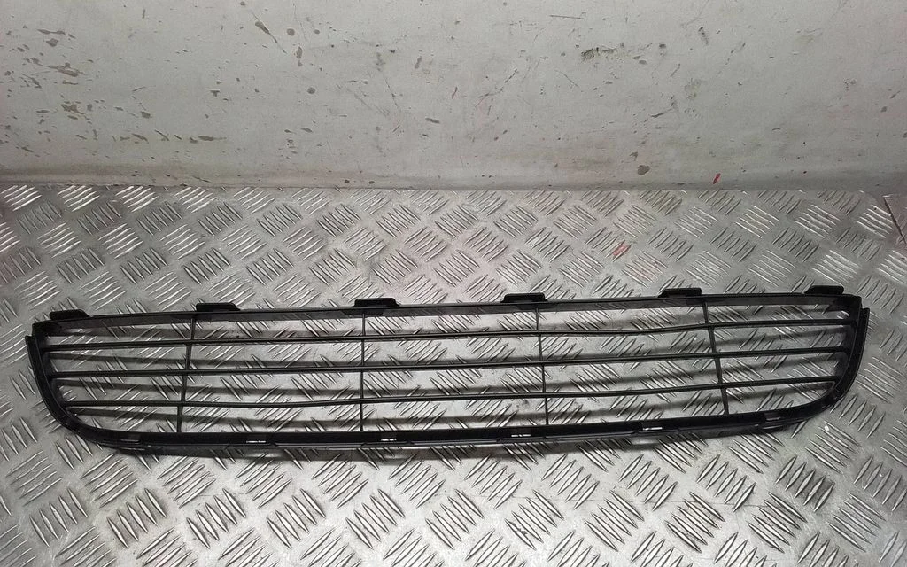Front bumper lower grill 5311252240